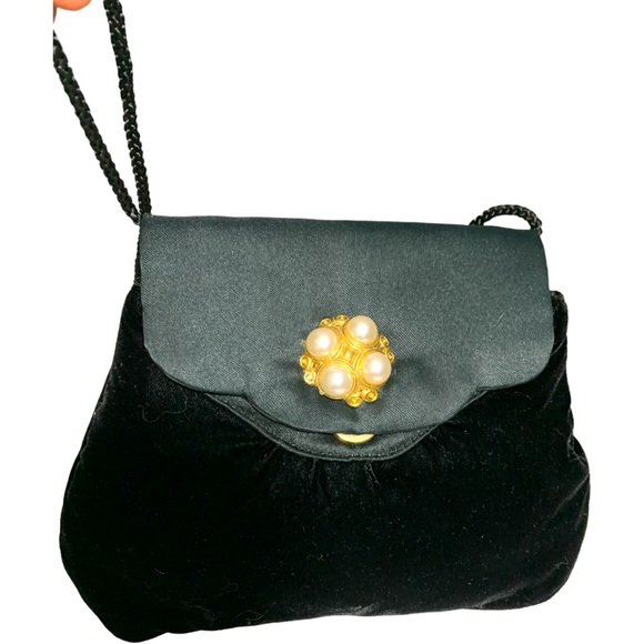 Gorgeous Black Elegant Crossbody with Pearl Decorations - Picture 2 of 7